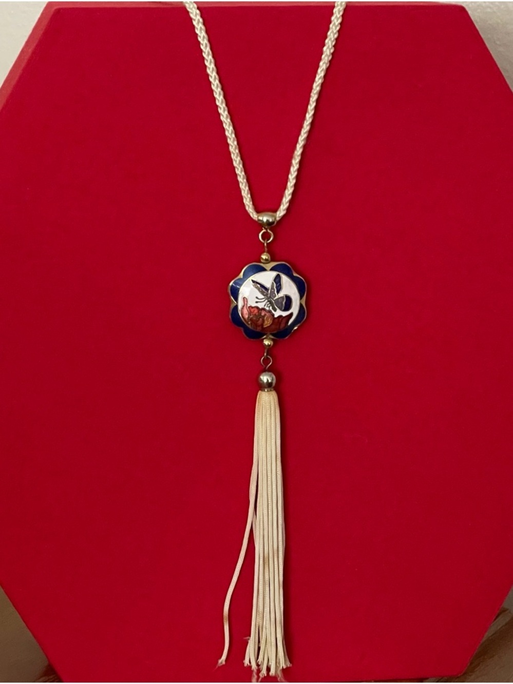 Beautiful vintage cloisonné necklace.